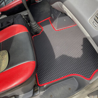 Ворсовые коврики на Mitsubishi Space Gear 1994&nbsp;-&nbsp;2007 в Комсомольске-на-Амуре